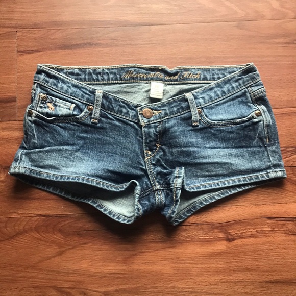 Abercrombie & Fitch Pants - Abercrombie and Fitch Jean Shorts, Size 00
